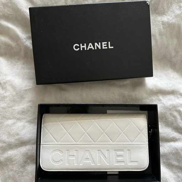 CHANEL White Quilted Clutch Vintage - Picture 1 of 4